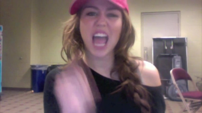Miley Says Goodbye to Twitter 520 - Miley says Goodbye to Twitter 2009 - Captures 2