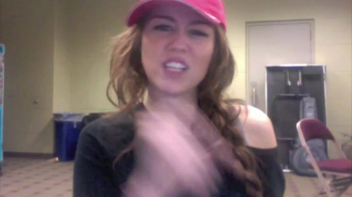 Miley Says Goodbye to Twitter 522 - Miley says Goodbye to Twitter 2009 - Captures 2