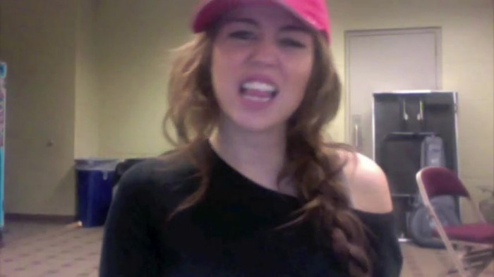 Miley Says Goodbye to Twitter 523 - Miley says Goodbye to Twitter 2009 - Captures 2