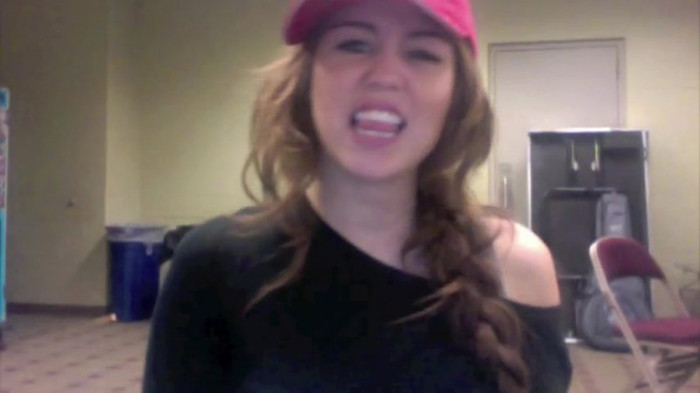 Miley Says Goodbye to Twitter 524 - Miley says Goodbye to Twitter 2009 - Captures 2
