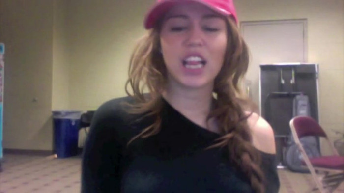 Miley Says Goodbye to Twitter 526 - Miley says Goodbye to Twitter 2009 - Captures 2