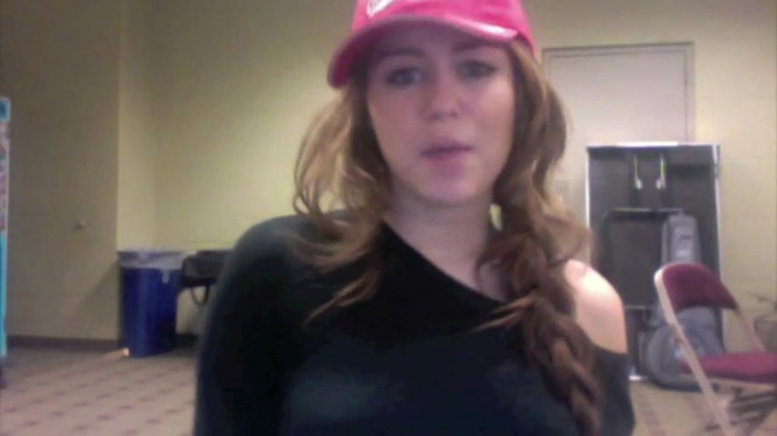 Miley Says Goodbye to Twitter 527 - Miley says Goodbye to Twitter 2009 - Captures 2