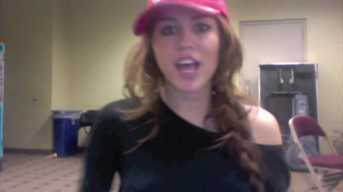 Miley Says Goodbye to Twitter 532 - Miley says Goodbye to Twitter 2009 - Captures 2
