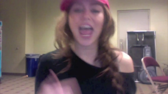 Miley Says Goodbye to Twitter 533 - Miley says Goodbye to Twitter 2009 - Captures 2