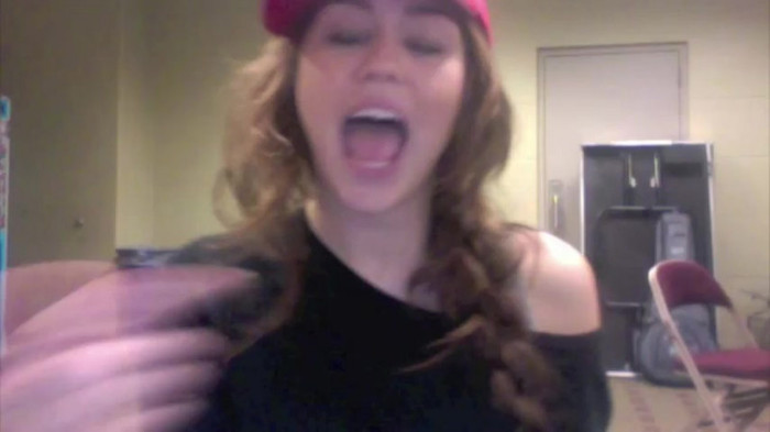 Miley Says Goodbye to Twitter 534 - Miley says Goodbye to Twitter 2009 - Captures 2
