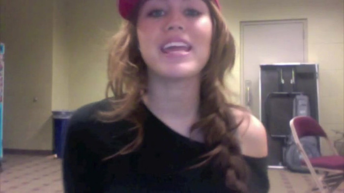 Miley Says Goodbye to Twitter 537 - Miley says Goodbye to Twitter 2009 - Captures 2