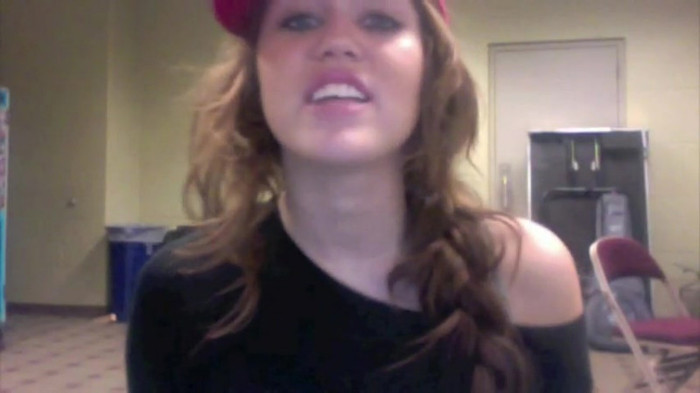 Miley Says Goodbye to Twitter 551