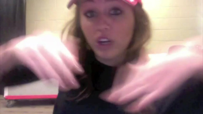 Miley Says Goodbye to Twitter 600