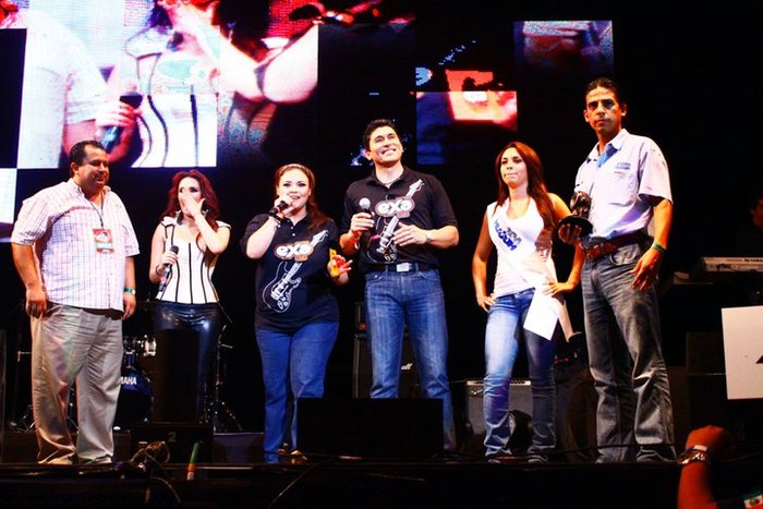 253569_10150347672219129_276430394128_10062338_1356763_n