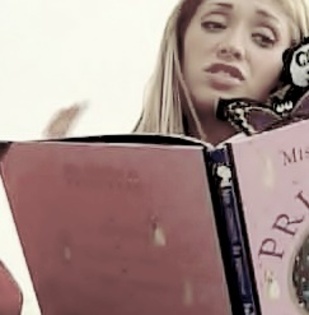 -puciatutu .{ Anne_19