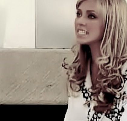 -puciatutu .{ Anniii2 _109