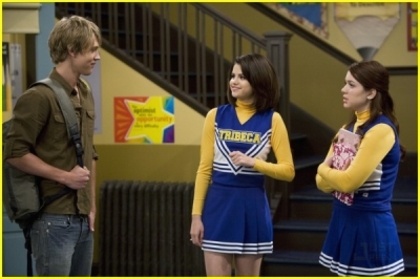 normal_selena-gomez-jennifer-stone-cheer-team-07