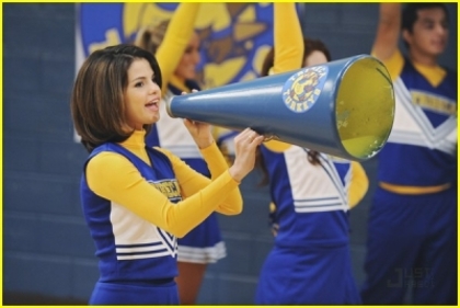 normal_selena-gomez-jennifer-stone-cheer-team-11 - Wizards Of Waverly Place - Positive Alex - Promotional Stills