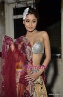 37759873_AFIFENXVD - sara khan sadhna culoarea fericirii 2