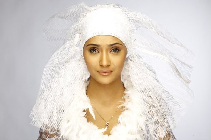 188700_159420180783298_159378824120767_353316_5550524_n - sara khan sadhna culoarea fericirii 2