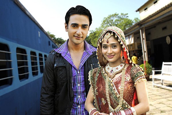 188748_159645457427437_159378824120767_354418_324822_n - sara khan sadhna culoarea fericirii 2