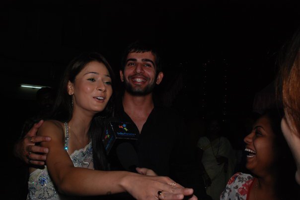 188905_160660257325957_159378824120767_359421_2976304_n - sara khan sadhna culoarea fericirii 2