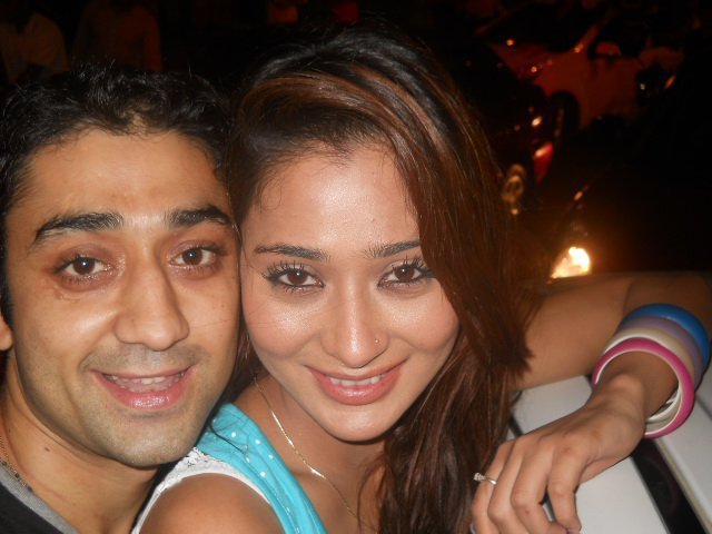 207167_164172706974712_159378824120767_378844_2052113_n - sara khan sadhna culoarea fericirii 2