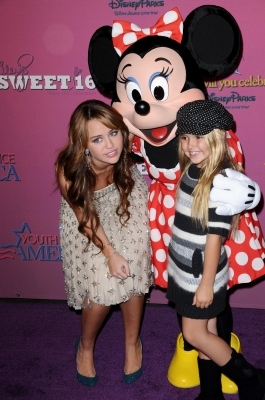 normal_079 - Sweet 16 Birthday Party at Disneyland on 05 10 2008 - Arrivals