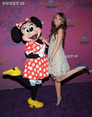 normal_105 - Sweet 16 Birthday Party at Disneyland on 05 10 2008 - Arrivals