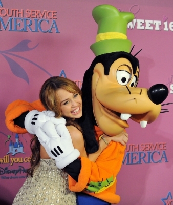 normal_04919-mileycyrus-sweet16celebrationdisneyland28-12 - Sweet 16 Birthday Party at Disneyland on 05 10 2008 - Arrivals