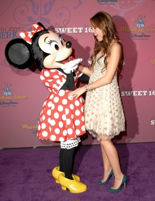 normal_05972-mileycyrus-sweet16celebrationdisneyland60-12