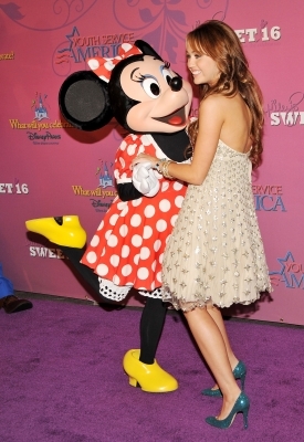 normal_07270-mileycyrus-sweet16celebrationdisneyland55-12 - Sweet 16 Birthday Party at Disneyland on 05 10 2008 - Arrivals