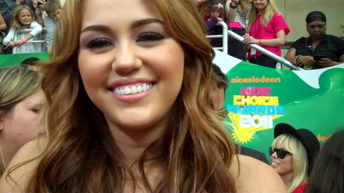 Miley Cyrus at the 2011 Kids\' Choice Awards 001