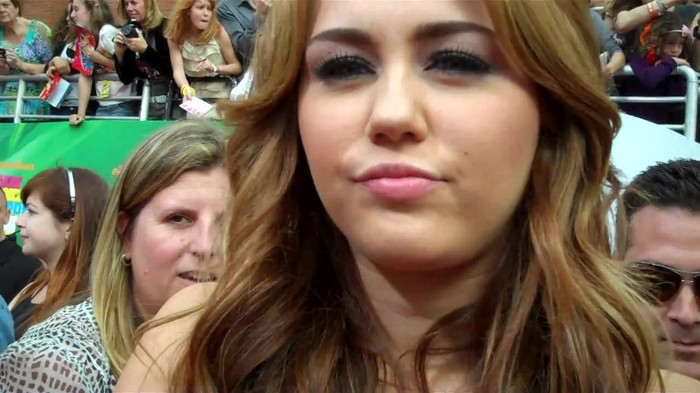 Miley Cyrus at the 2011 Kids\' Choice Awards 028 - Miley Cyrus at the 2011 Kids Choice Awards - Captures 1