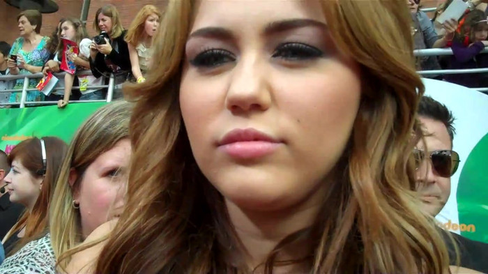 Miley Cyrus at the 2011 Kids\' Choice Awards 032 - Miley Cyrus at the 2011 Kids Choice Awards - Captures 1