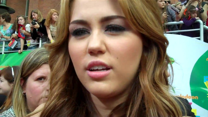 Miley Cyrus at the 2011 Kids\' Choice Awards 036 - Miley Cyrus at the 2011 Kids Choice Awards - Captures 1