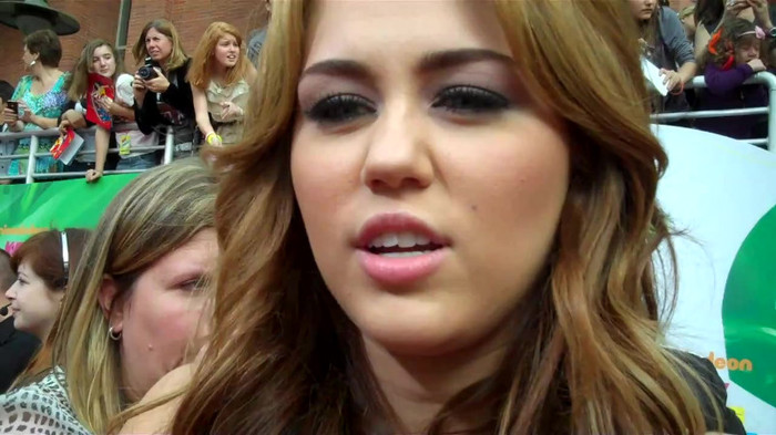 Miley Cyrus at the 2011 Kids\' Choice Awards 038 - Miley Cyrus at the 2011 Kids Choice Awards - Captures 1