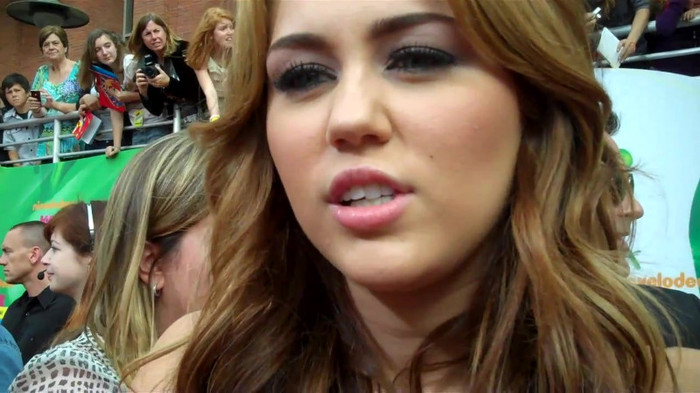 Miley Cyrus at the 2011 Kids\' Choice Awards 041 - Miley Cyrus at the 2011 Kids Choice Awards - Captures 1