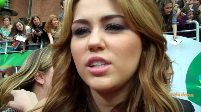 Miley Cyrus at the 2011 Kids\' Choice Awards 045 - Miley Cyrus at the 2011 Kids Choice Awards - Captures 1