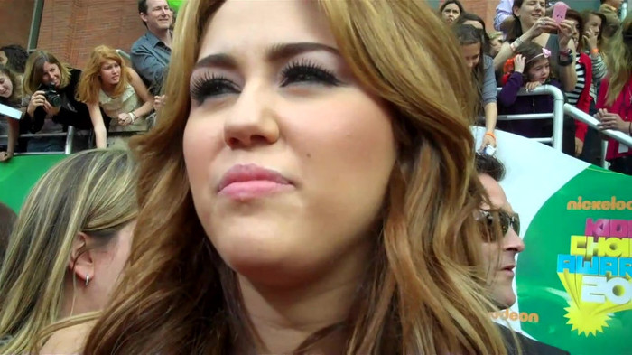 Miley Cyrus at the 2011 Kids\' Choice Awards 051 - Miley Cyrus at the 2011 Kids Choice Awards - Captures 1
