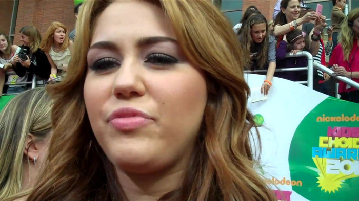 Miley Cyrus at the 2011 Kids\' Choice Awards 063 - Miley Cyrus at the 2011 Kids Choice Awards - Captures 1