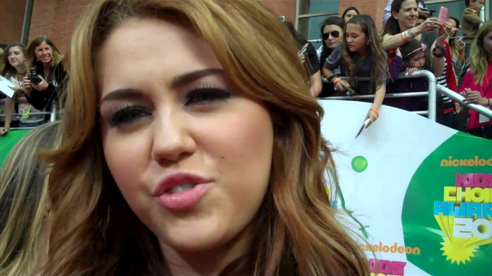 Miley Cyrus at the 2011 Kids\' Choice Awards 069 - Miley Cyrus at the 2011 Kids Choice Awards - Captures 1