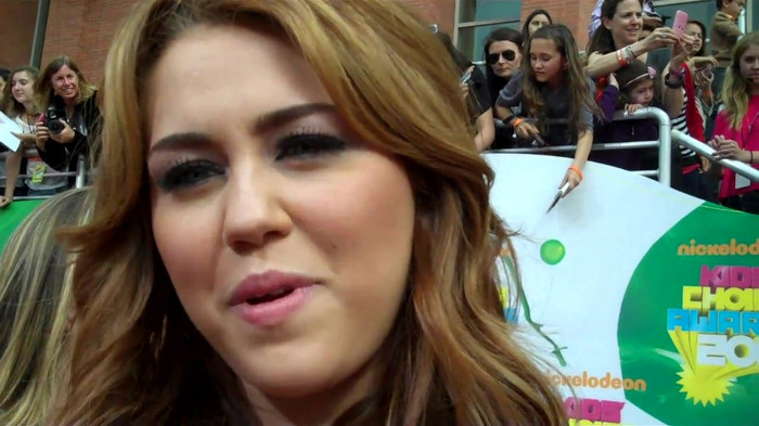 Miley Cyrus at the 2011 Kids\' Choice Awards 070 - Miley Cyrus at the 2011 Kids Choice Awards - Captures 1