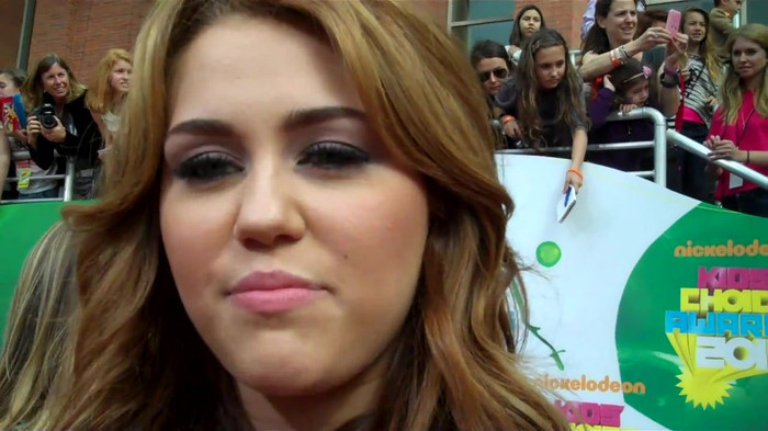 Miley Cyrus at the 2011 Kids\' Choice Awards 076 - Miley Cyrus at the 2011 Kids Choice Awards - Captures 1