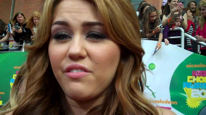 Miley Cyrus at the 2011 Kids\' Choice Awards 092 - Miley Cyrus at the 2011 Kids Choice Awards - Captures 1