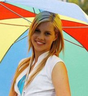23222_100000930228698_6404_n - Claire Holt