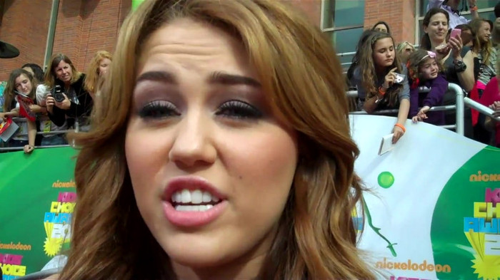 Miley Cyrus at the 2011 Kids\' Choice Awards 126 - Miley Cyrus at the 2011 Kids Choice Awards - Captures 1