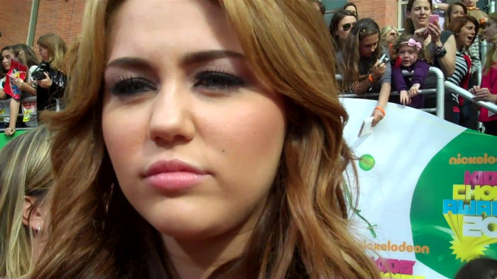 Miley Cyrus at the 2011 Kids\' Choice Awards 147 - Miley Cyrus at the 2011 Kids Choice Awards - Captures 1
