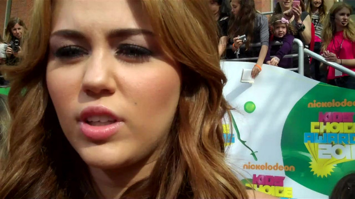 Miley Cyrus at the 2011 Kids\' Choice Awards 167 - Miley Cyrus at the 2011 Kids Choice Awards - Captures 1
