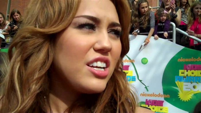 Miley Cyrus at the 2011 Kids\' Choice Awards 178 - Miley Cyrus at the 2011 Kids Choice Awards - Captures 1