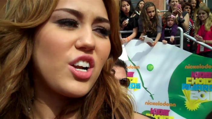 Miley Cyrus at the 2011 Kids\' Choice Awards 187 - Miley Cyrus at the 2011 Kids Choice Awards - Captures 1