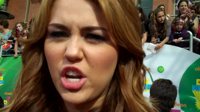 Miley Cyrus at the 2011 Kids\' Choice Awards 209 - Miley Cyrus at the 2011 Kids Choice Awards - Captures 1