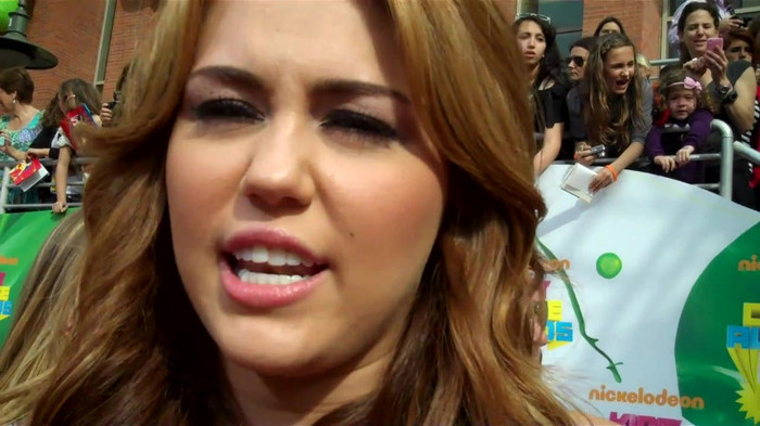 Miley Cyrus at the 2011 Kids\' Choice Awards 215 - Miley Cyrus at the 2011 Kids Choice Awards - Captures 1