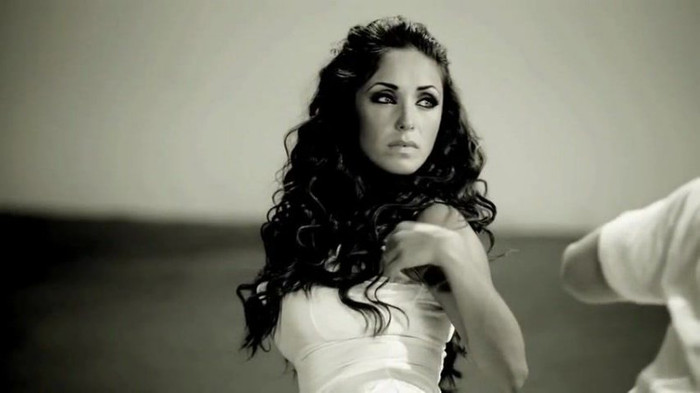 Anahi___Quiero_(_Official_Music_Video_)_109