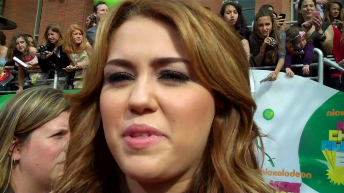 Miley Cyrus at the 2011 Kids\' Choice Awards 246 - Miley Cyrus at the 2011 Kids Choice Awards - Captures 1